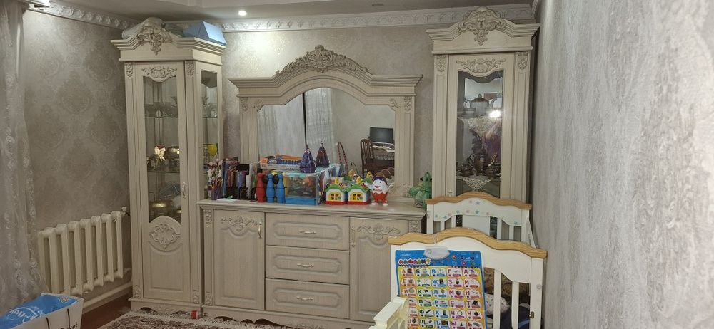 Срочно Продаётся стенка камод. Договоримся еше