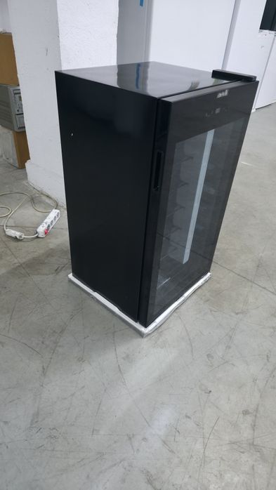 Хладилна витрина-Винарна