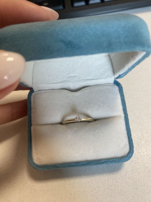 Золотое кольцо с камнем