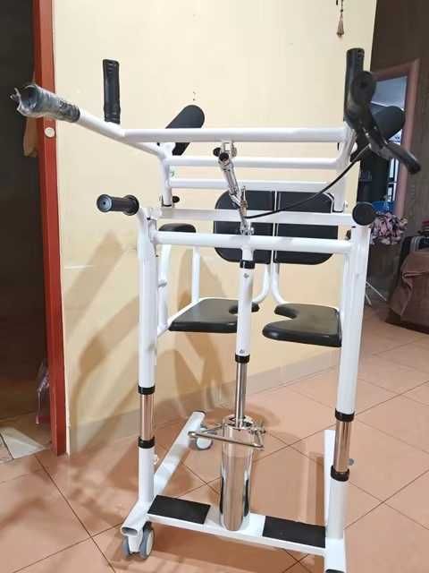 Хидравлично приспособление с двойно повдигане за преместване инвалиди