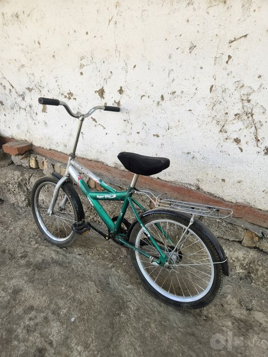 Velik velosiped sotiladi