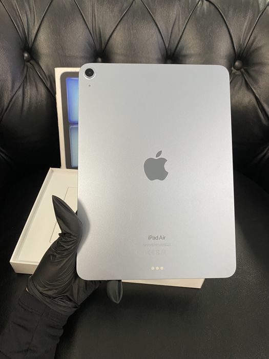 iPad Air 11-Inch / WI-FI / 128 GB / Blue/ Ca nou
