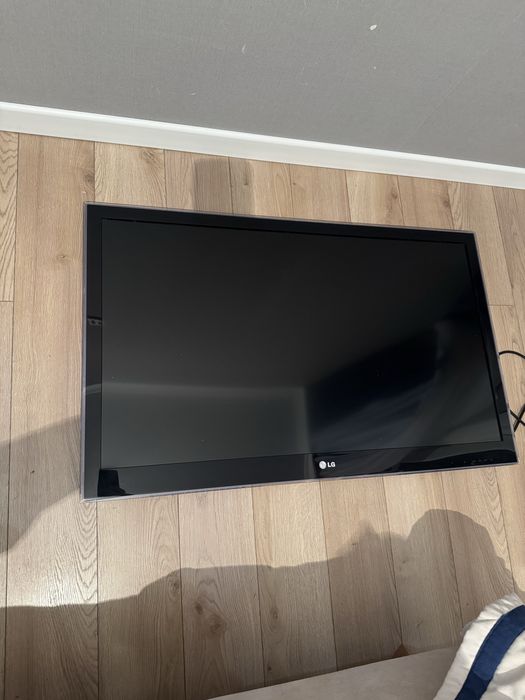 Телевизор LG в хорошем состоянии