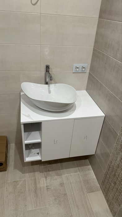 Конзолен Шкаф за баня MDF