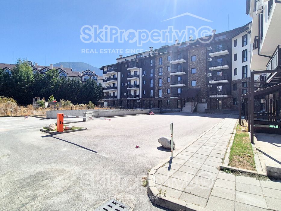 Двустаен апартамент с паркомясто и добра локация в Банско!