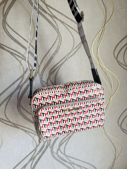 Продам Сумку Крос Боди Tommy Hilfiger