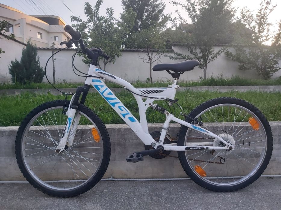 Vând trei biciclete
