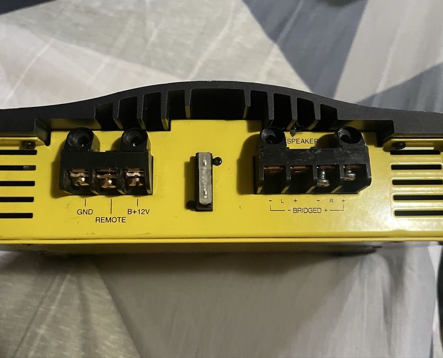 Amplificator auto Sinus Live 502 – 2 canale, stare foarte bună