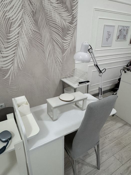 Маникюрные стола