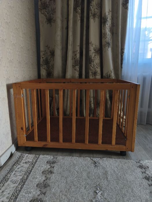 Манежка просторная деревянная