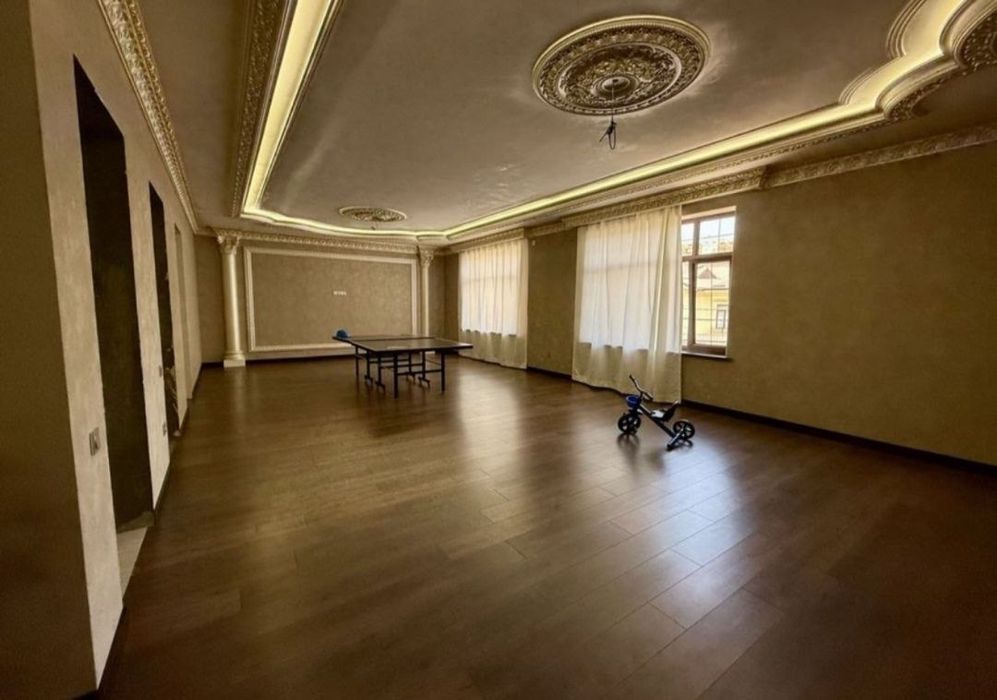 Учтепинский район возле Ресторана Мароканд Евро дом 3,7 сотки 9 комнат