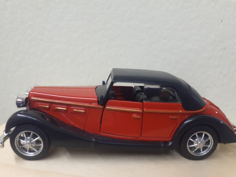 Ретро  машинка  моделька