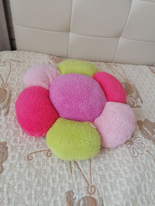 Многоцветна плюшена играчка