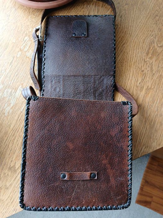 Чанта от естествена кожа.