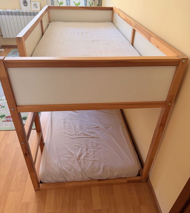 Продавам детско легло