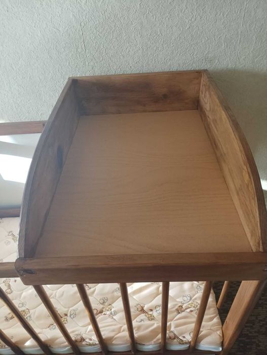 Бебешка дървена кошара, нов. матрак.