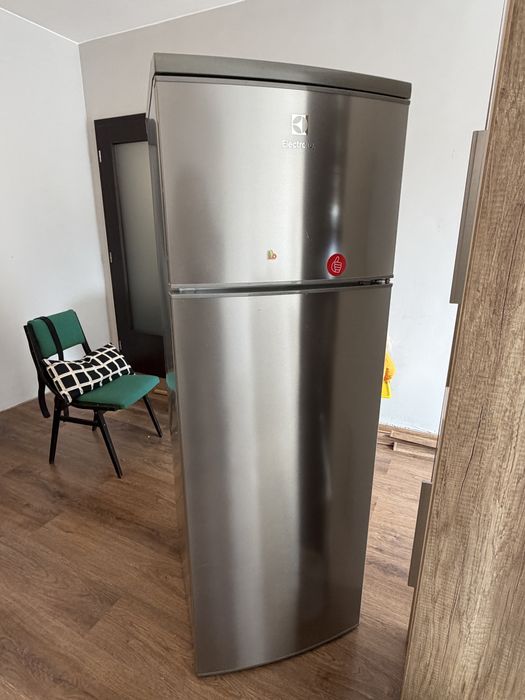Хладилник с камера Electrolux