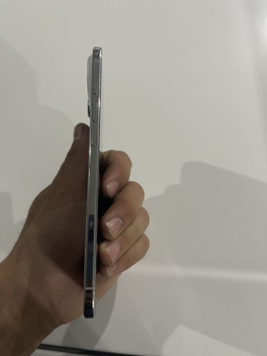 Iphone Air  Oq rangda xolati ideal