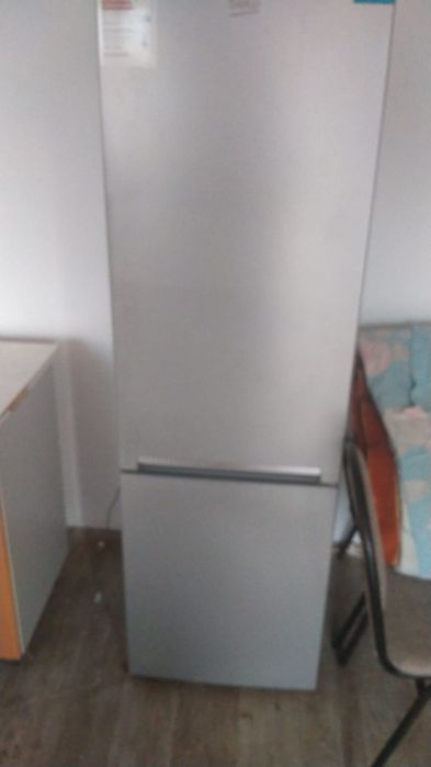 Срочно продам холодильник Beko