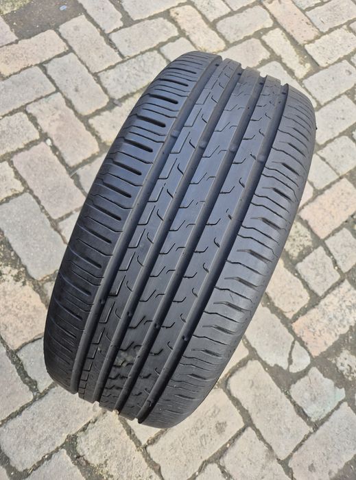 O bucată 225/50 R17 vară - una Continental