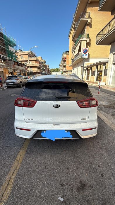 Продавам киа ниро 1.6 хибрид на части