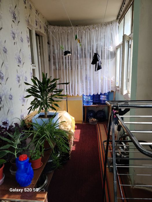 Kvartira sotiladi Navoi shahar 10 mkr Lamanosova 2** kv4 etaj 2 xonali