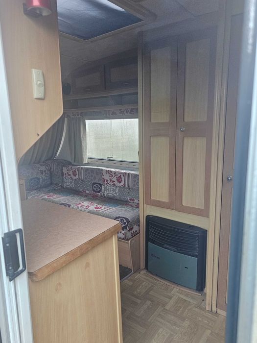 Продавам каравана ELDDIS WHIRLWIND 4m дължина 910кг.