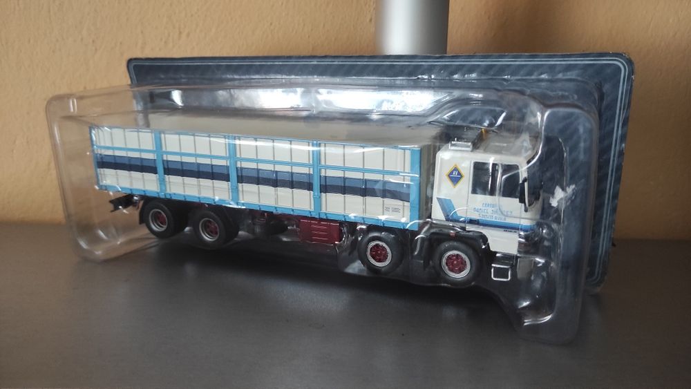 Метални модели различни мащаби