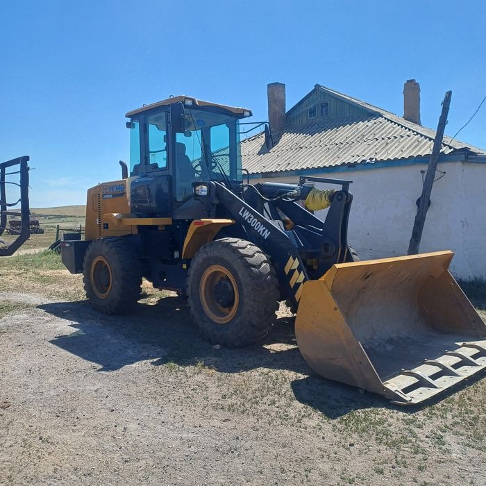 Погрузчик LW300 KN