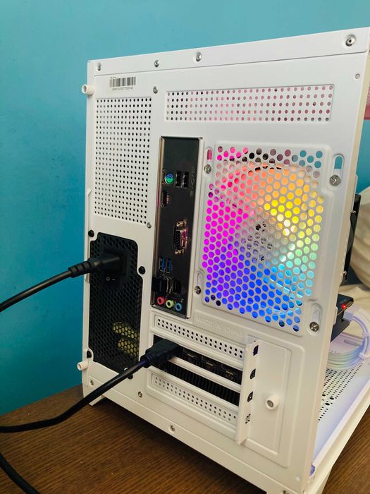 Геймърски Ryzen 5 3600 ,Vega64 8GB,16GB RAM,256 m.2 SSD+1TB HDD