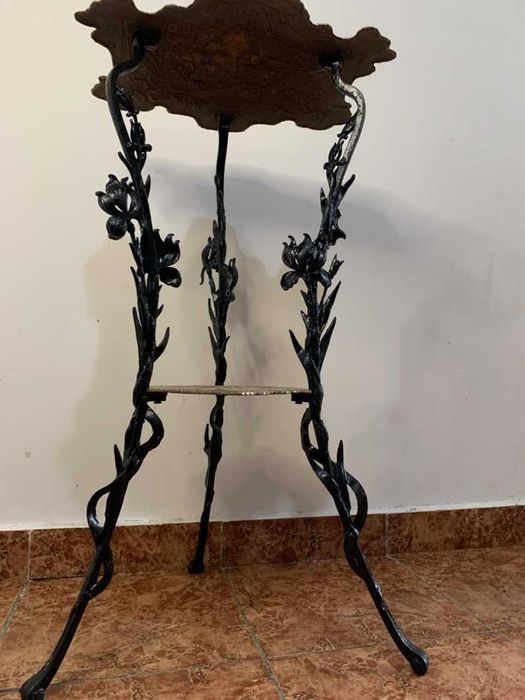 Masuta din fier vintage