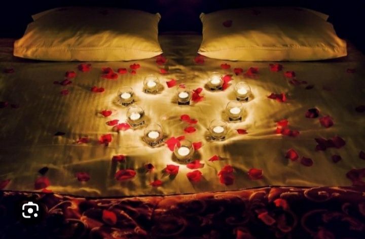 Лепестки роз свежие