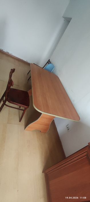 Срочно продам кухонный стол