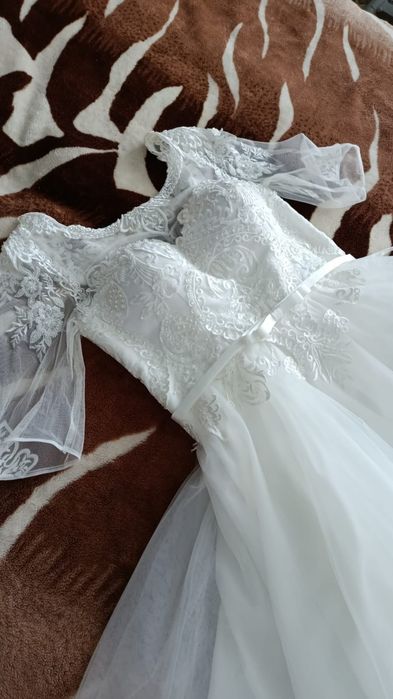 Vand Rochie Mireasa tip Printesa