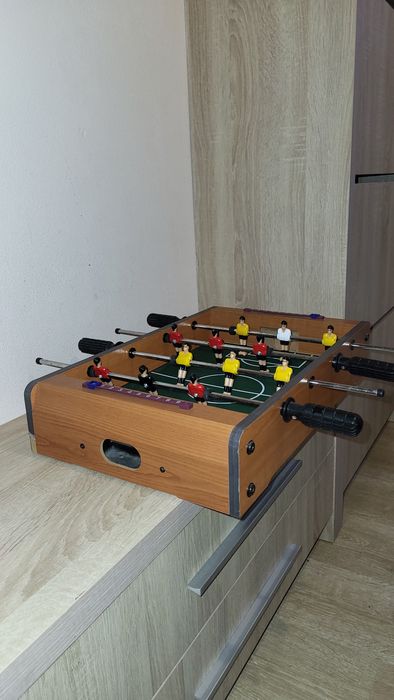 Vând joc de fotbal de masă