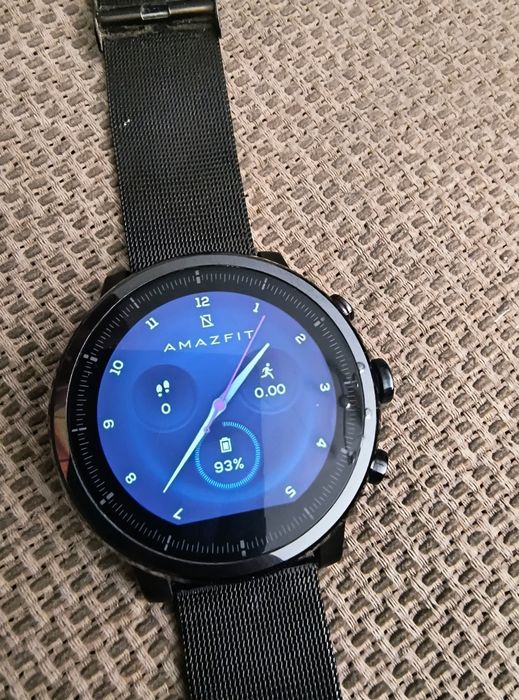 Продавам смарт часовник amazfit stratos 2