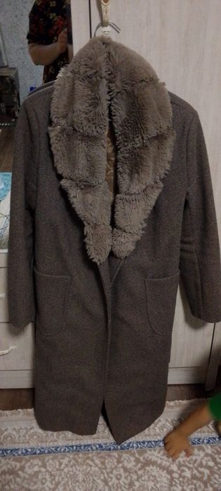 Ayollar paltosi sotiladi