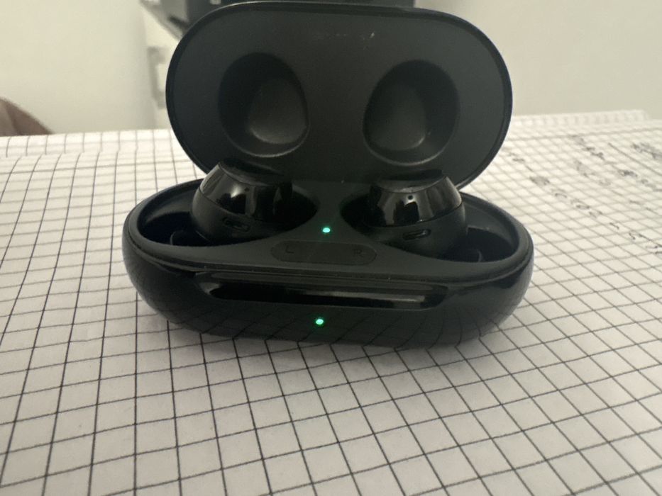 Samsung Galaxy Buds Full Box - Carcasă încărcare + Cască funcțională (Defectă o cască)