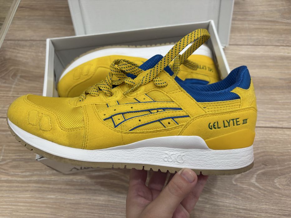 Продам оригинал кроссовки Asics
