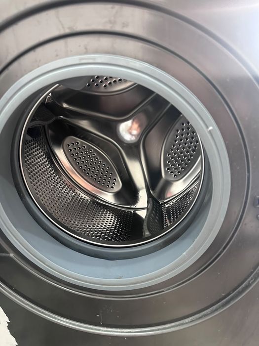 Продам стиральную машину Midea
