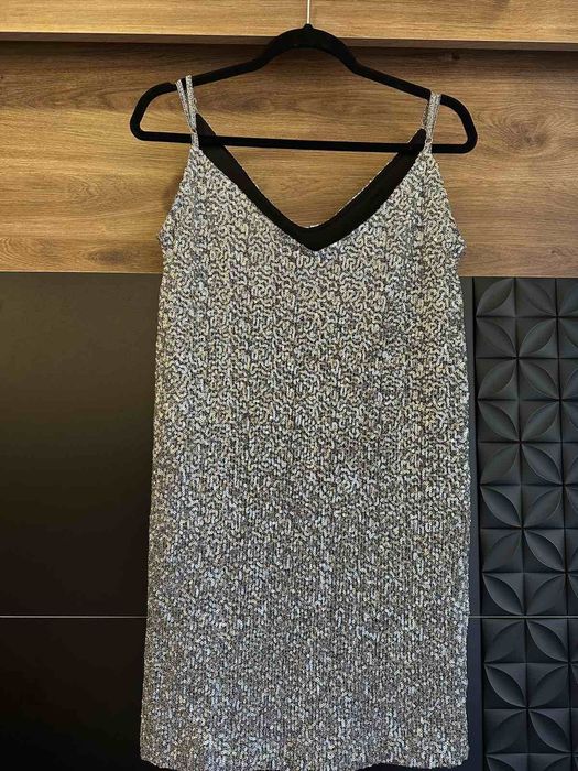 Сребърна рокля с пайети