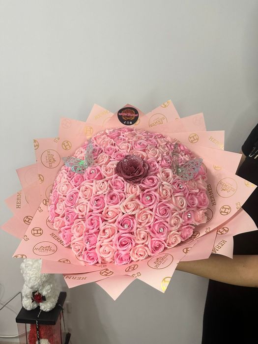 Buchet de 101 trandafiri de sapun cu mesaj secret