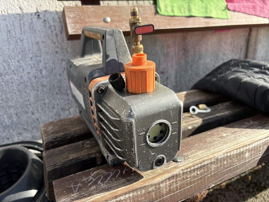 Вакум помпа 18v.  .