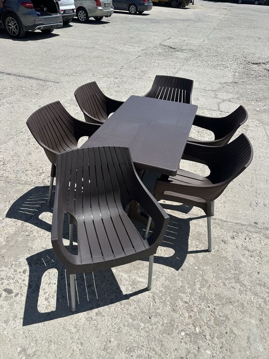 Комплект столове 6 бр и маса