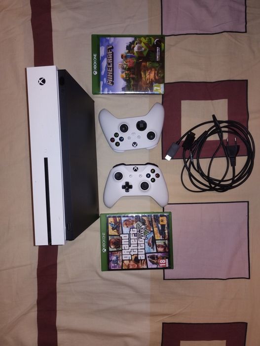 Xbox One S  cu 2 controllere