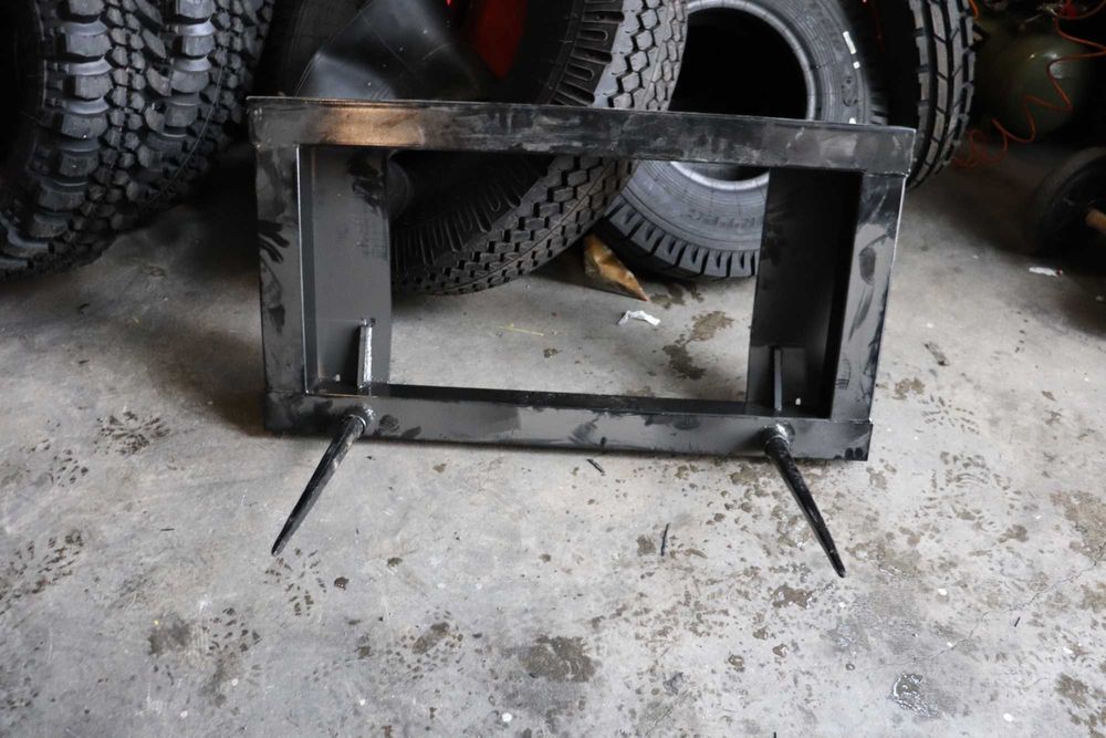 furca baloti prindere euro cu tepuse de 110 sau 80 cm distanta intre tepuse de 75cm sarcina 220kg incarcator frontal case fendt john deere deutz fiat