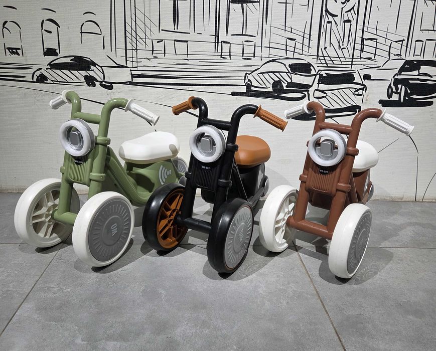 Беговел, беговой толокар, каталка с бесшумными каучуковыми колесами.