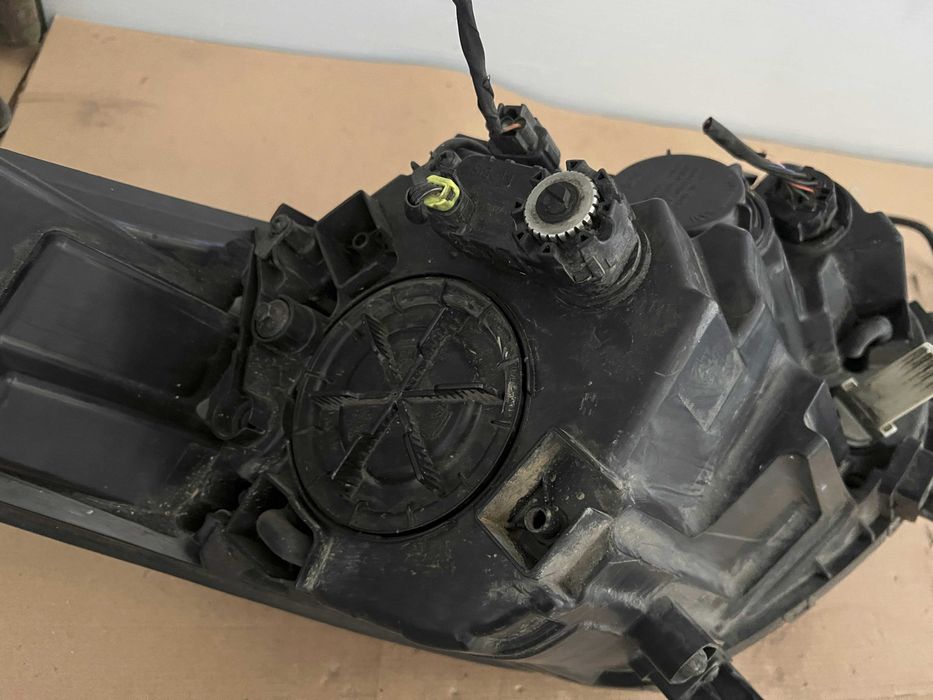 Far stanga cu lupa Hyundai I40 2016