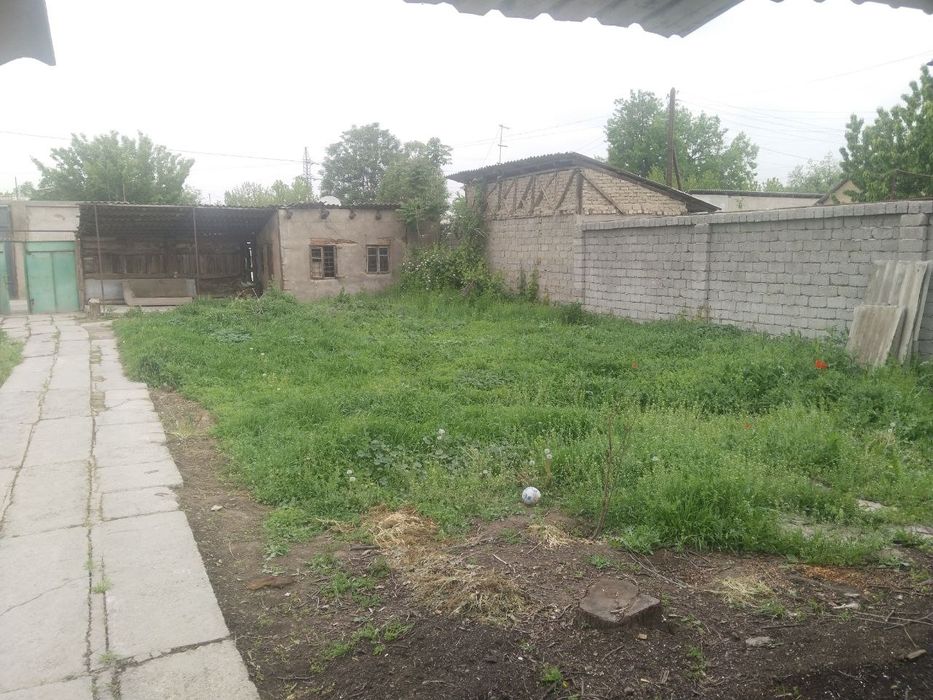 Продаётся участок в янгиюле 4 ком.  7.6  сотки