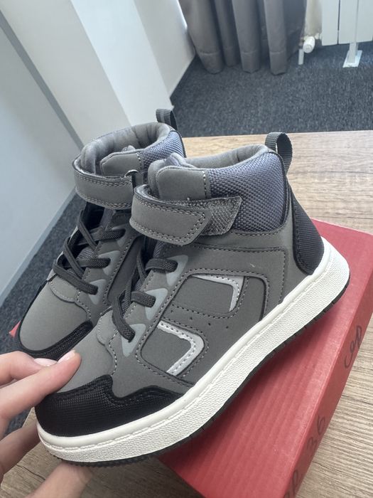 Продам новые кеды для ребенка